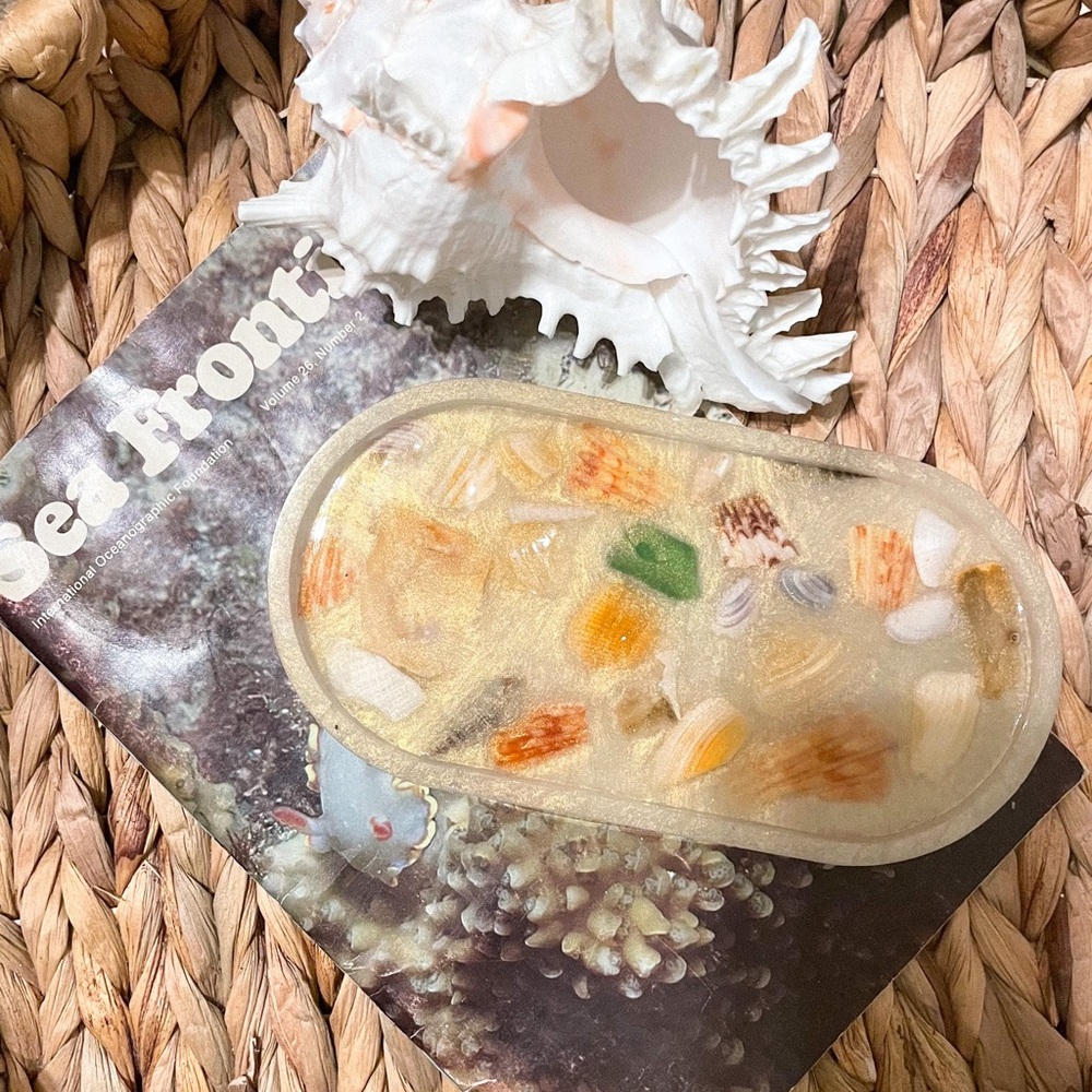 PRETTY BEACHY SEASHELL RESIN JEWELRY/ TRINKET TRAY 🌊🤍